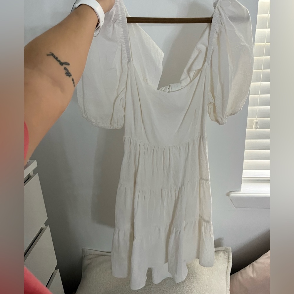 white linen puff sleeve dress